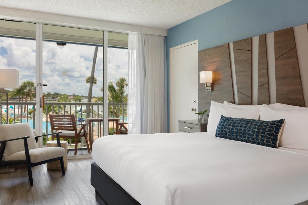 King Room with Sea View interior
