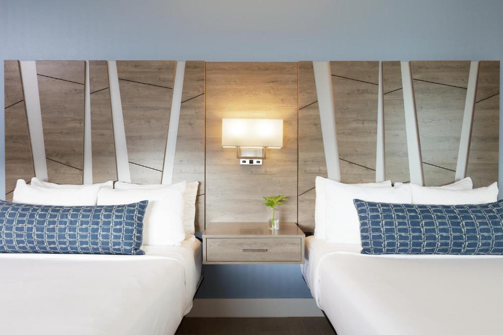 Quadruple Room with Sea View interior